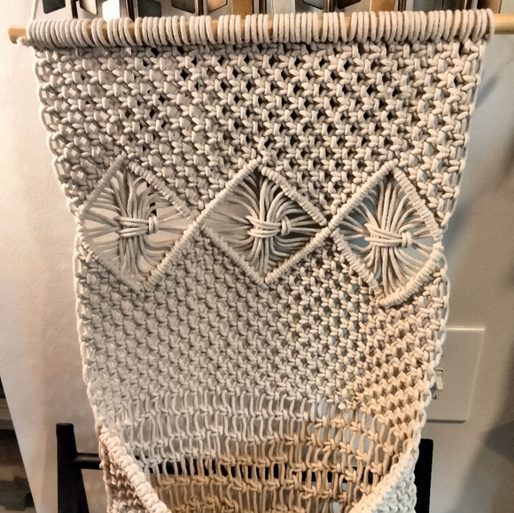 Handmade vintage macrame wall pocket wall hanging - Picture 4 of 9